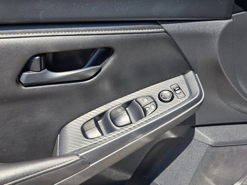 Used 2024 Nissan Sentra S FWD image 11
