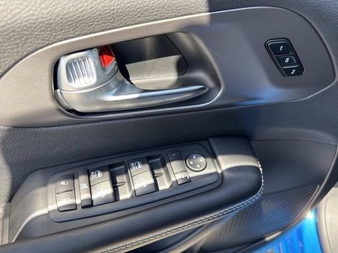 New 2027 Chrysler Pacifica Select FWD image 22