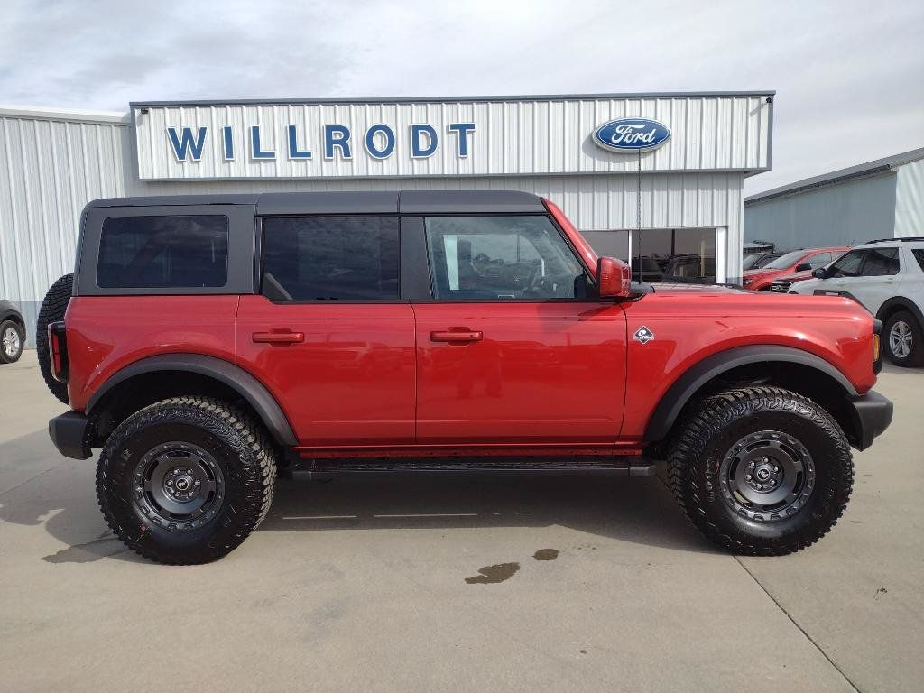 New 2024 Ford Bronco Outer Banks AWD/4WD image 1