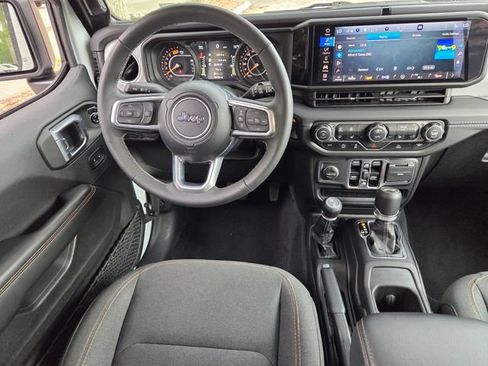 Used 2025 Jeep Wrangler Unlimited Sahara AWD/4WD image 14