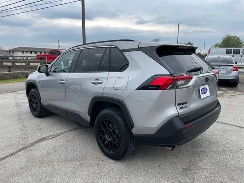 Used 2019 Toyota RAV4 XLE FWD image 3