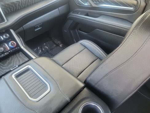 Used 2023 GMC Yukon Denali AWD/4WD image 18