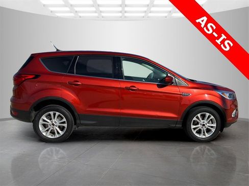 Used 2019 Ford Escape SE image 3