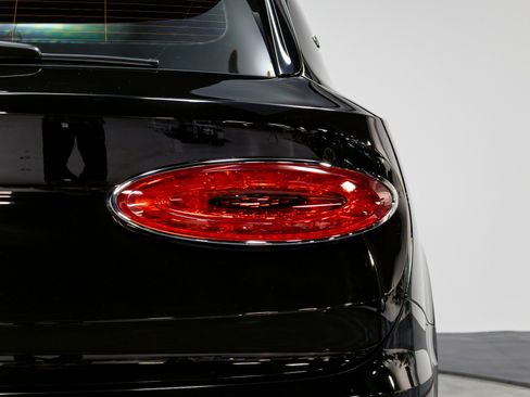 Used 2021 Bentley Bentayga w/ First Edition Specification AWD/4WD image 59