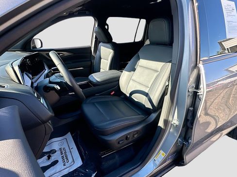 Used 2025 Chevrolet Traverse LT w/ Driver Confidence Package image 21
