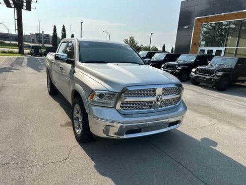 Used 2018 RAM 1500 Laramie w/ Convenience Group AWD/4WD image 24