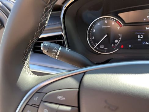 New 2025 Cadillac XT5 Luxury FWD image 29