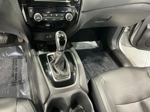 Used 2020 Nissan Rogue SL FWD image 13
