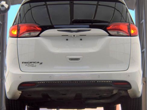 Used 2018 Chrysler Pacifica Touring Plus w/ S Appearance Package FWD image 7