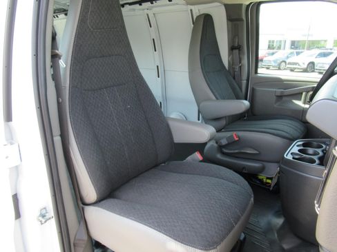 New 2026 GMC Savana 2500 w/ Enhanced Convenience Package RWD image 9