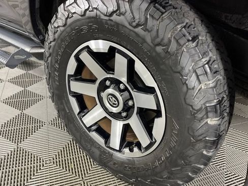 Used 2020 Toyota 4Runner TRD Off-Road AWD/4WD image 14