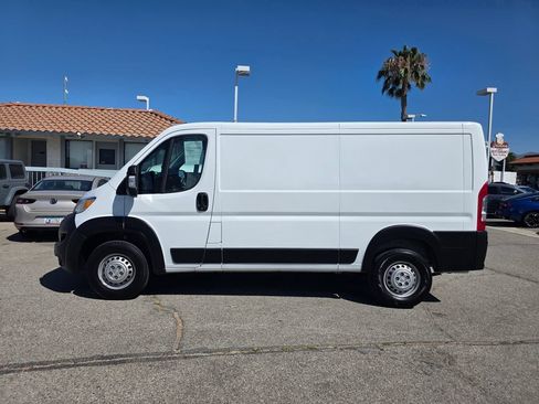 Used 2025 RAM ProMaster 2500 w/ Convenience Group FWD image 9