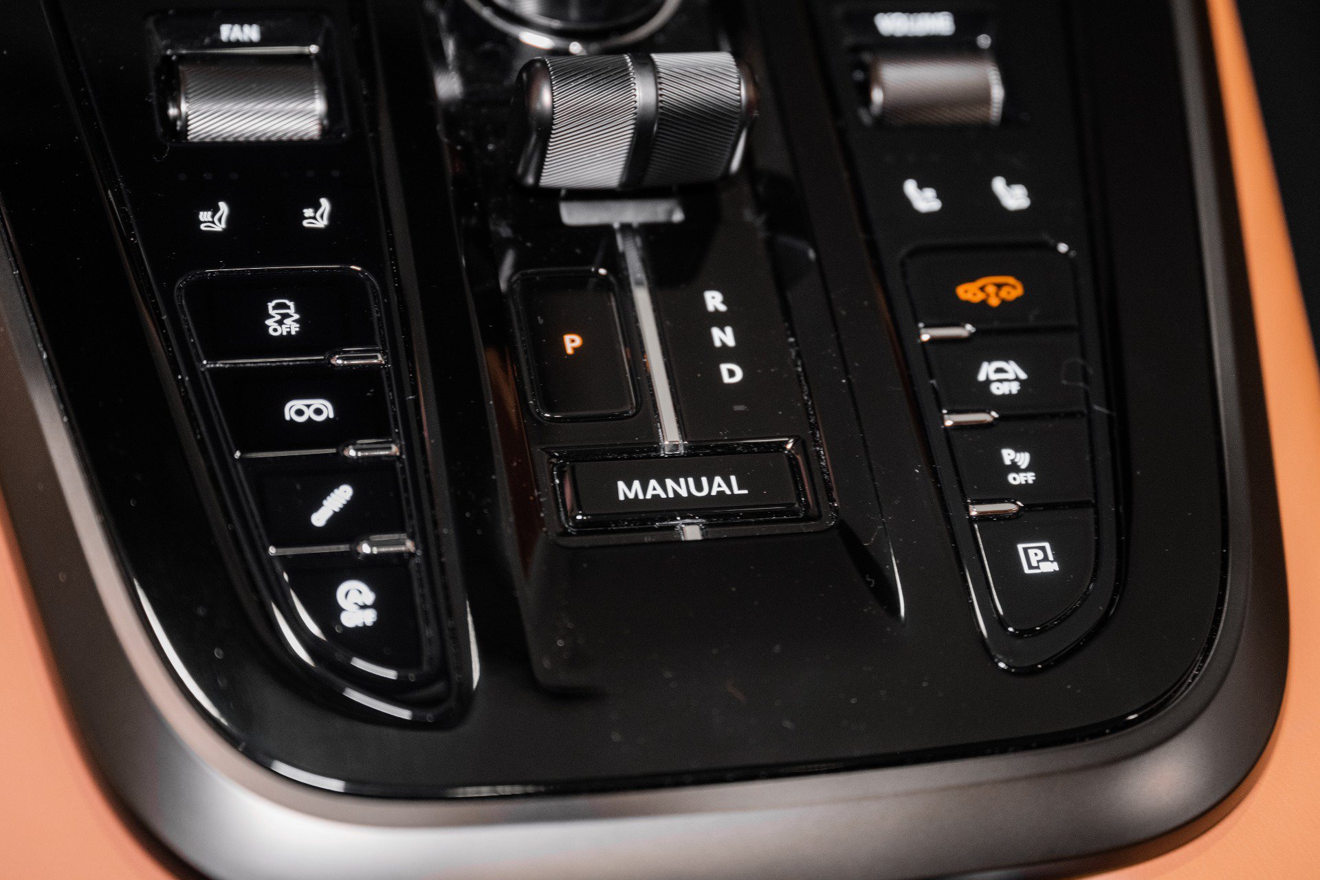 Used 2026 Aston Martin DBX S AWD/4WD image 39