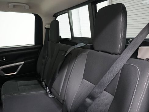 Used 2017 Nissan Titan SV image 12