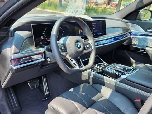 Used 2025 BMW 760i xDrive w/ Executive Package AWD/4WD image 7