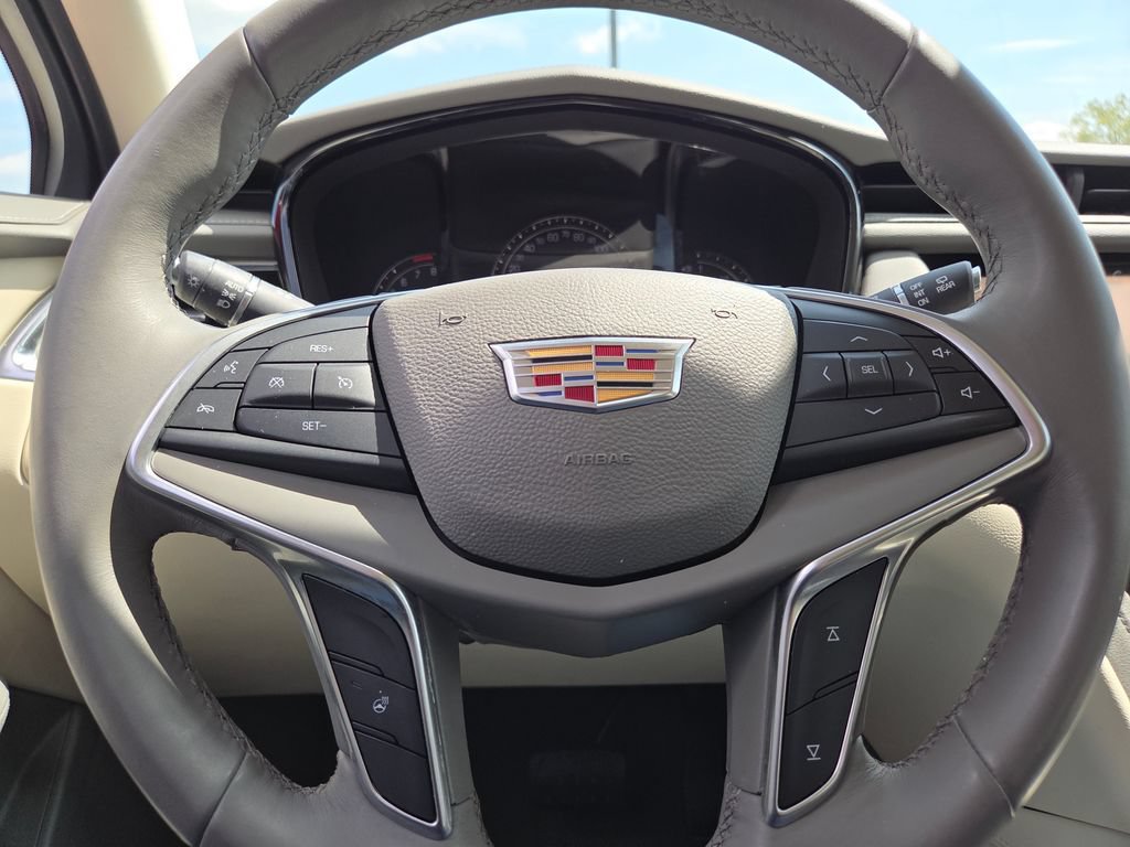 Used 2017 Cadillac XT5 Luxury FWD image 36