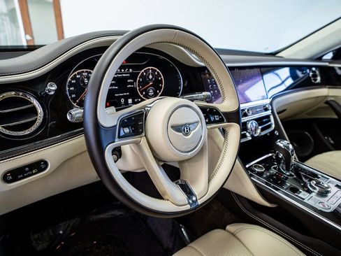 Used 2020 Bentley Flying Spur W12 image 36