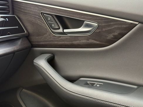 Used 2023 Audi Q8 Premium Plus w/ Premium Plus Package image 25