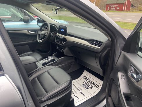 Used 2022 Ford Escape SEL image 5