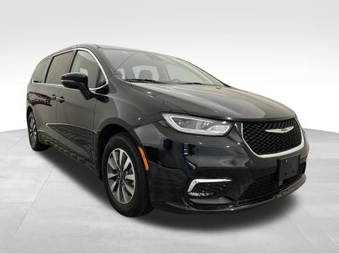 Used 2024 Chrysler Pacifica Limited FWD image 7