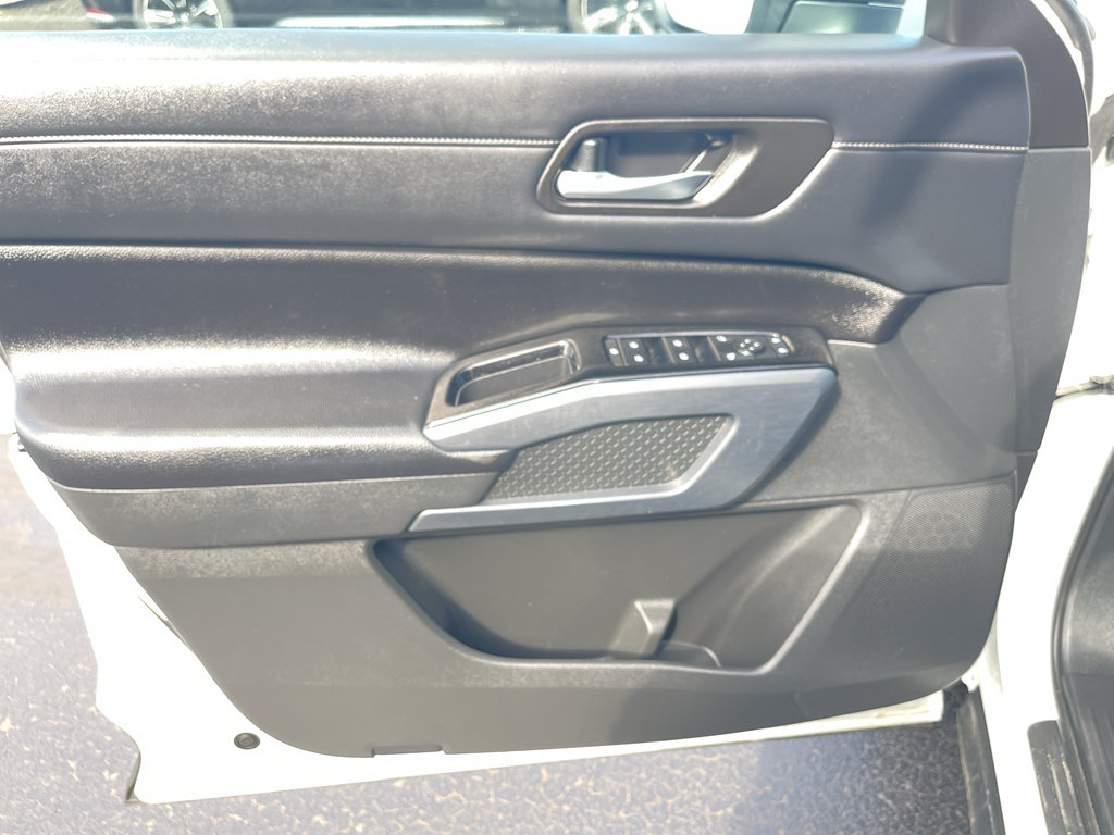 Used 2023 Nissan Pathfinder SL AWD/4WD image 19