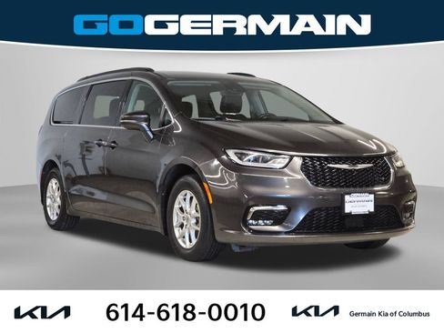 Used 2022 Chrysler Pacifica Touring-L FWD image 4
