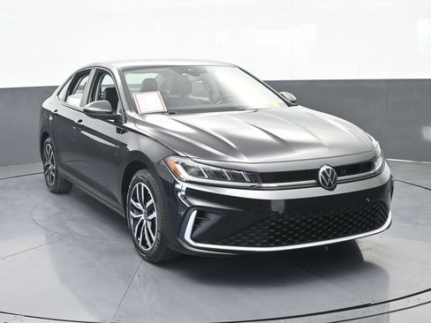 Used 2025 Volkswagen Jetta SE FWD image 9