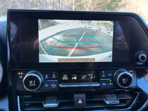 Used 2023 Toyota Highlander XSE image 19