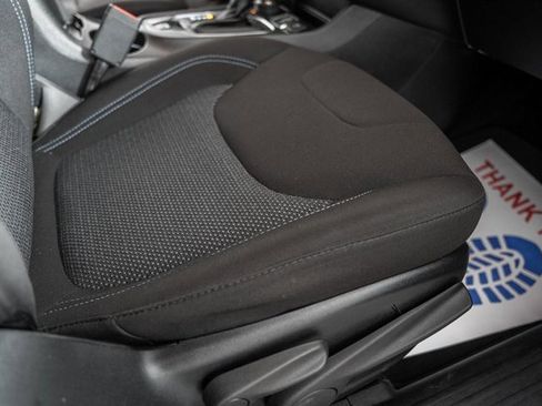 Used 2019 Jeep Cherokee Latitude w/ Popular Appearance Group image 31