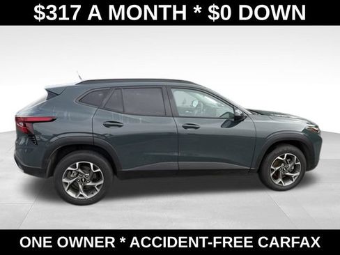 Used 2025 Chevrolet Trax LT FWD image 7