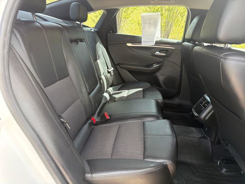 Used 2019 Chevrolet Impala LT FWD image 28