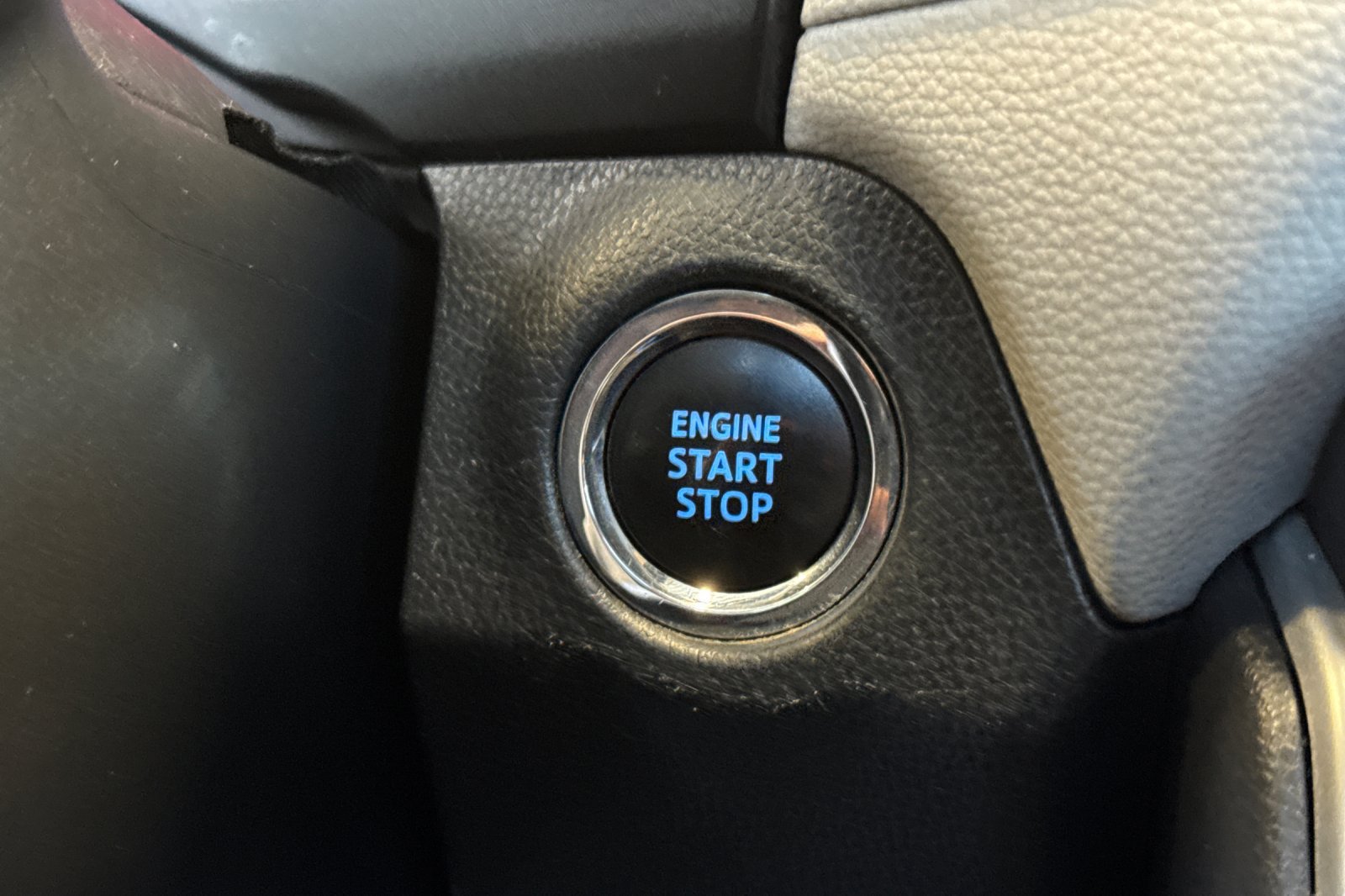 Certified 2019 Toyota RAV4 XLE w/ Carpet Mat Package FWD image 29