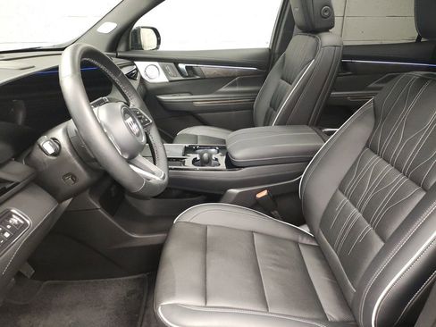 Certified 2025 Buick Enclave Avenir w/ Trailering Package, 5000 lbs. AWD/4WD image 24