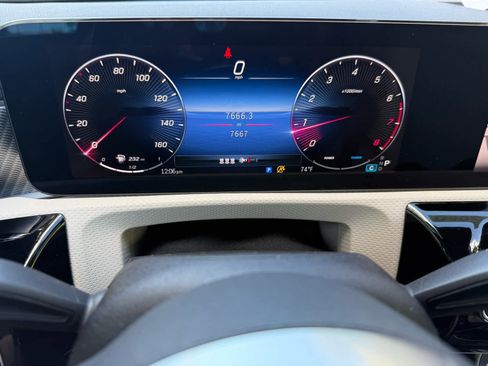 Used 2025 Mercedes-Benz CLA 250 4MATIC image 18