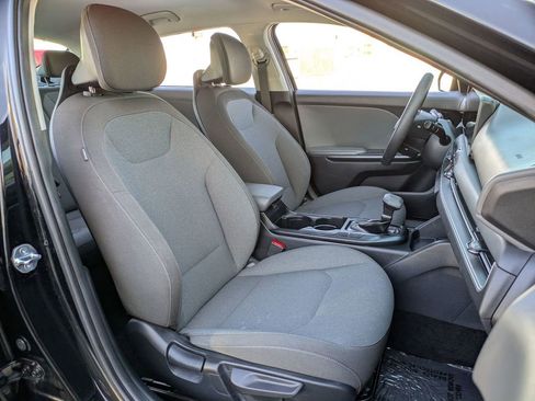 Used 2025 Kia K4 LXS image 28