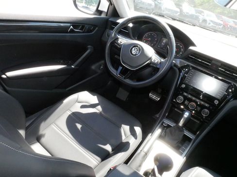 Used 2020 Volkswagen Passat 2.0T R-Line FWD image 9