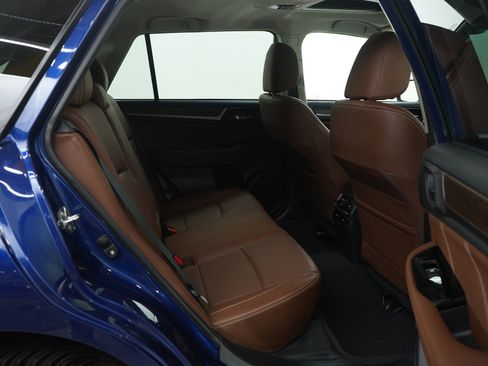 Used 2017 Subaru Outback 3.6R Touring image 11