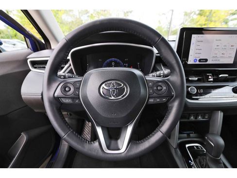Used 2024 Toyota Corolla Cross XLE w/ Convenience Package FWD image 13