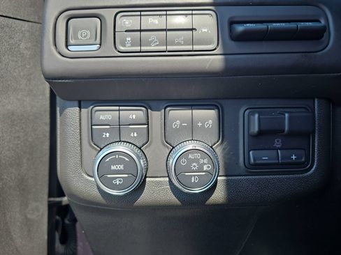 Certified 2023 GMC Yukon XL Denali Ultimate AWD/4WD image 29