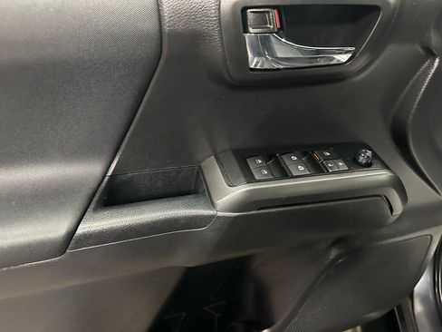 Used 2023 Toyota Tacoma TRD Off-Road image 8