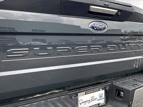 Used 2021 Ford F250 Lariat w/ Chrome Package image 25