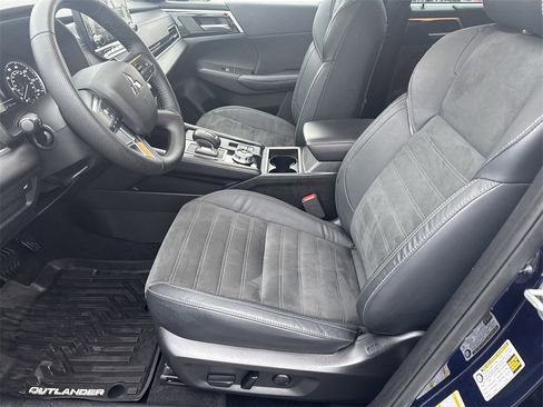 Used 2023 Mitsubishi Outlander SE image 9