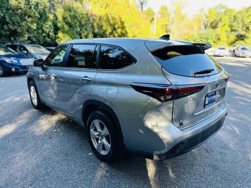 Used 2024 Toyota Highlander LE image 8