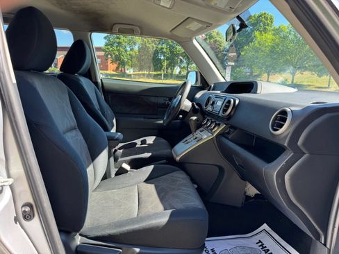 Used 2013 Scion xB FWD image 17