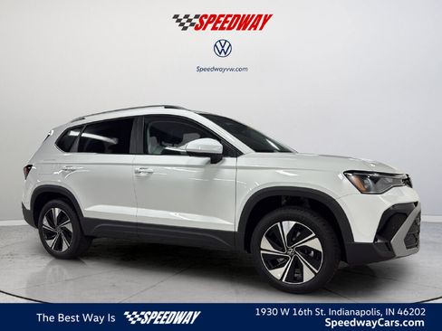New 2026 Volkswagen Taos SE AWD/4WD image 1