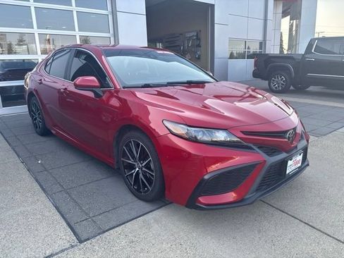 Used 2021 Toyota Camry SE FWD image 3
