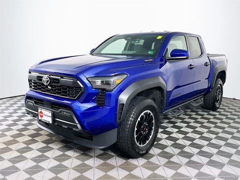 Used 2025 Toyota Tacoma TRD Off-Road image 3