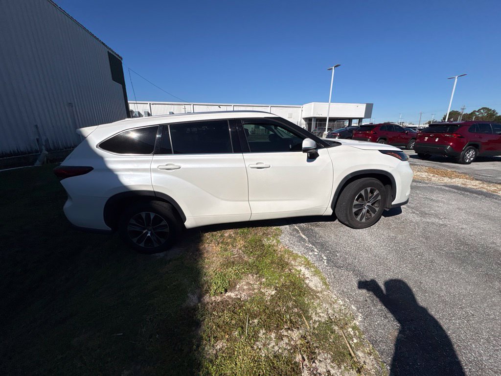 Used 2021 Toyota Highlander XLE FWD image 15