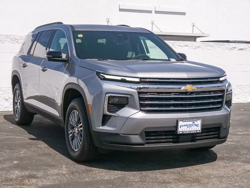New 2026 Chevrolet Traverse LT w/ Driver Confidence Package FWD image 3
