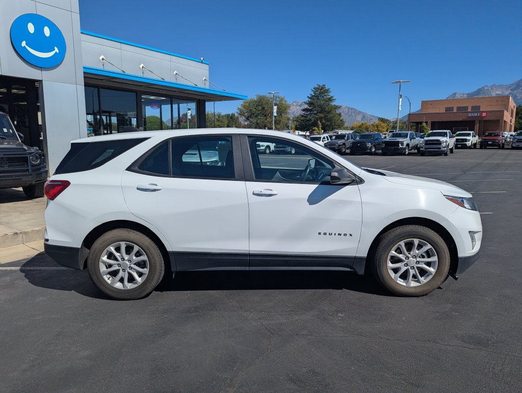 Used 2021 Chevrolet Equinox LS AWD/4WD image 2